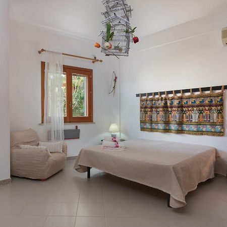 B&B Villa Il Carrubo 산비토로카포 외부 사진