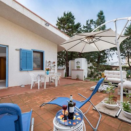 B&B Villa Il Carrubo 산비토로카포 외부 사진