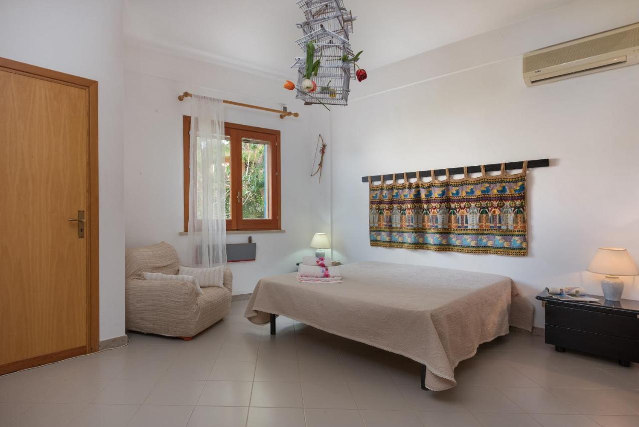 B&B Villa Il Carrubo 산비토로카포 외부 사진