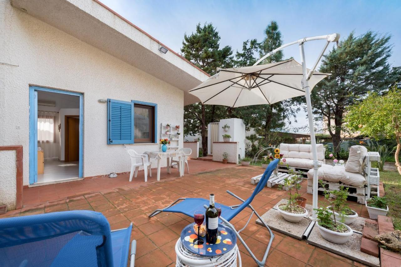 B&B Villa Il Carrubo 산비토로카포 외부 사진