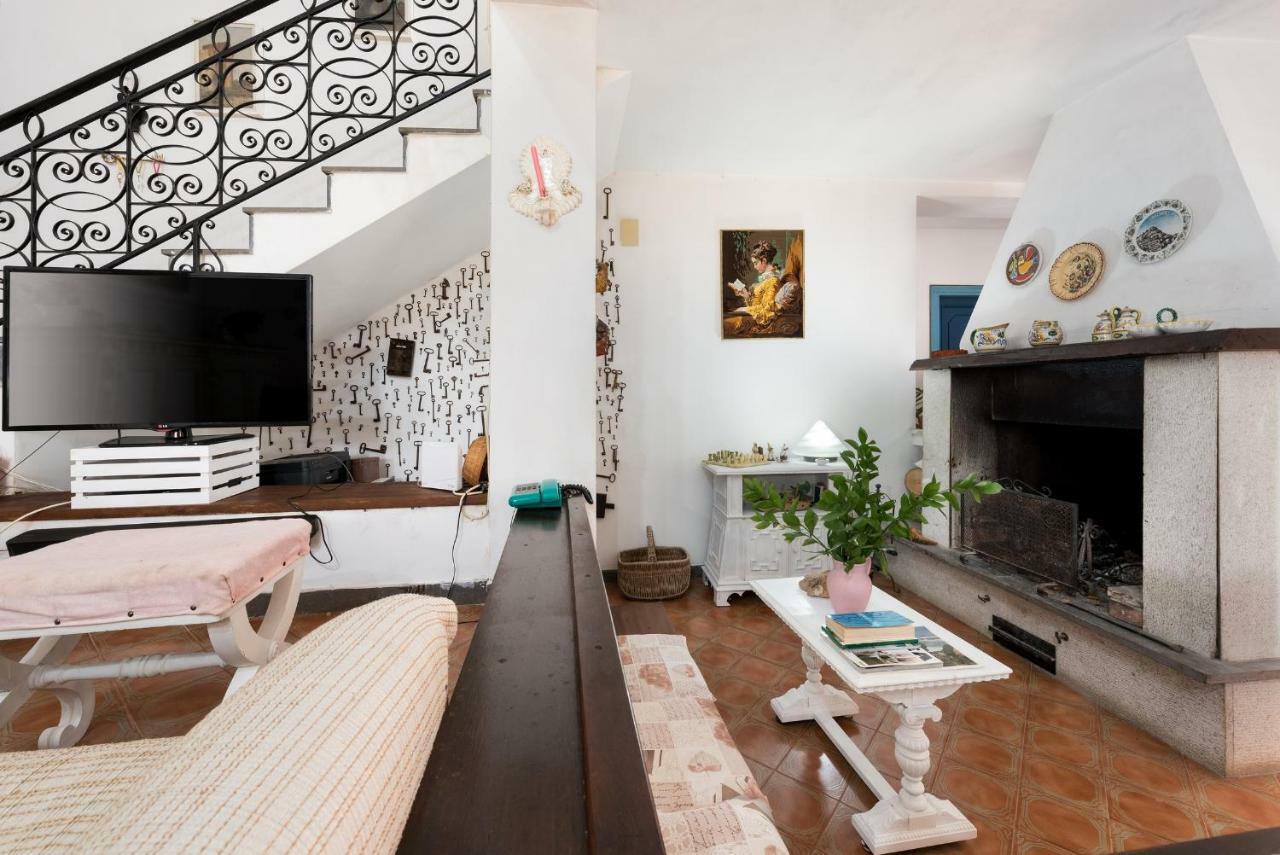 B&B Villa Il Carrubo 산비토로카포 외부 사진