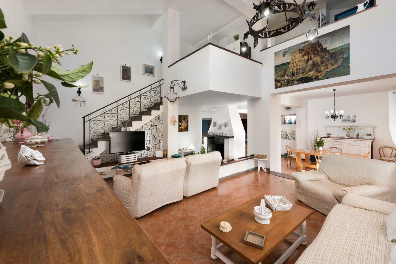 B&B Villa Il Carrubo 산비토로카포 외부 사진