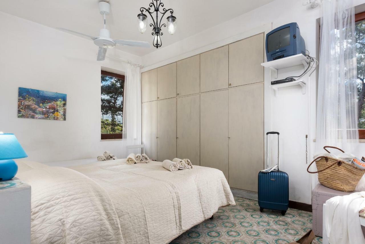 B&B Villa Il Carrubo 산비토로카포 외부 사진