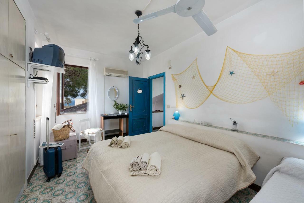B&B Villa Il Carrubo 산비토로카포 외부 사진