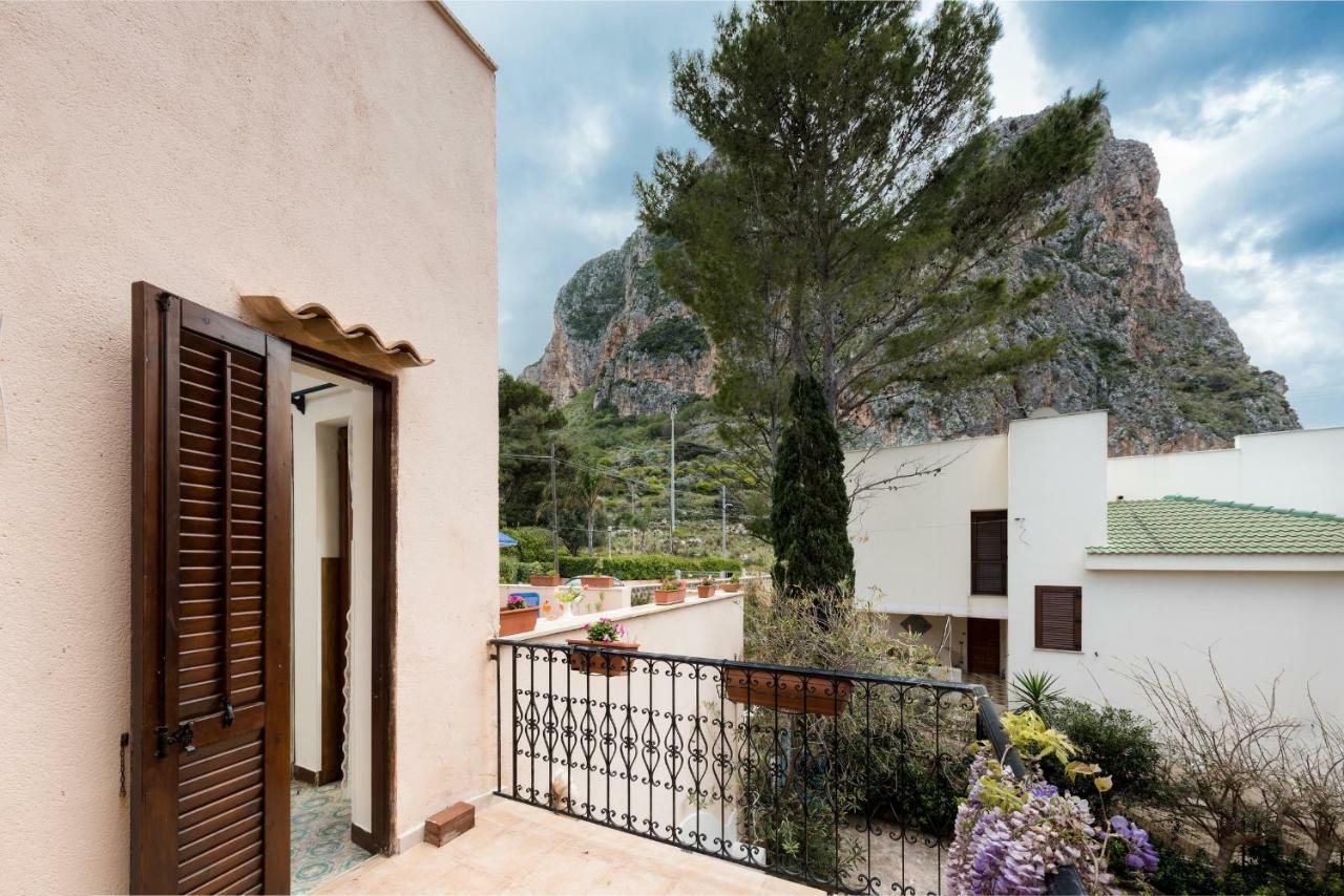 B&B Villa Il Carrubo 산비토로카포 외부 사진