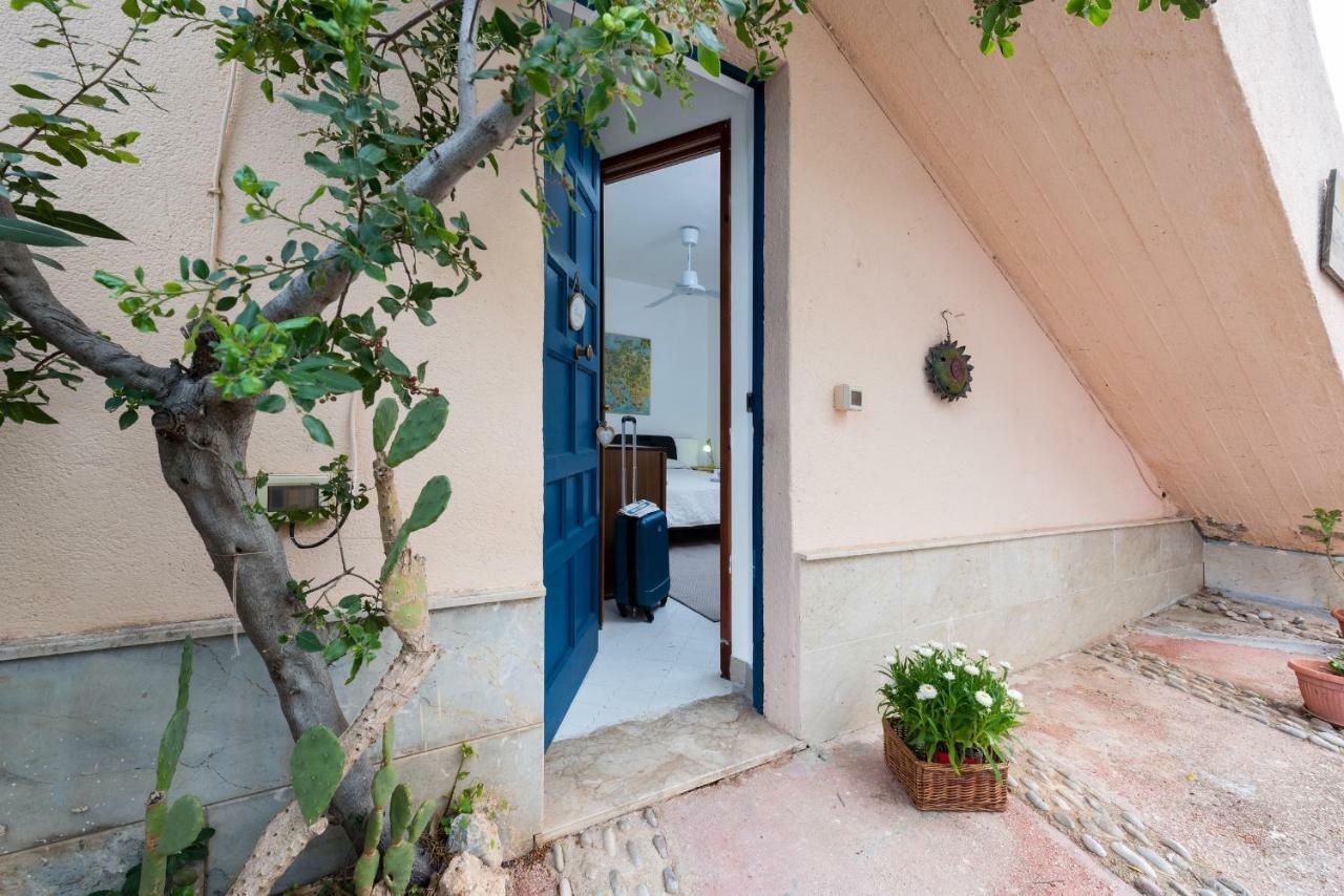 B&B Villa Il Carrubo 산비토로카포 외부 사진