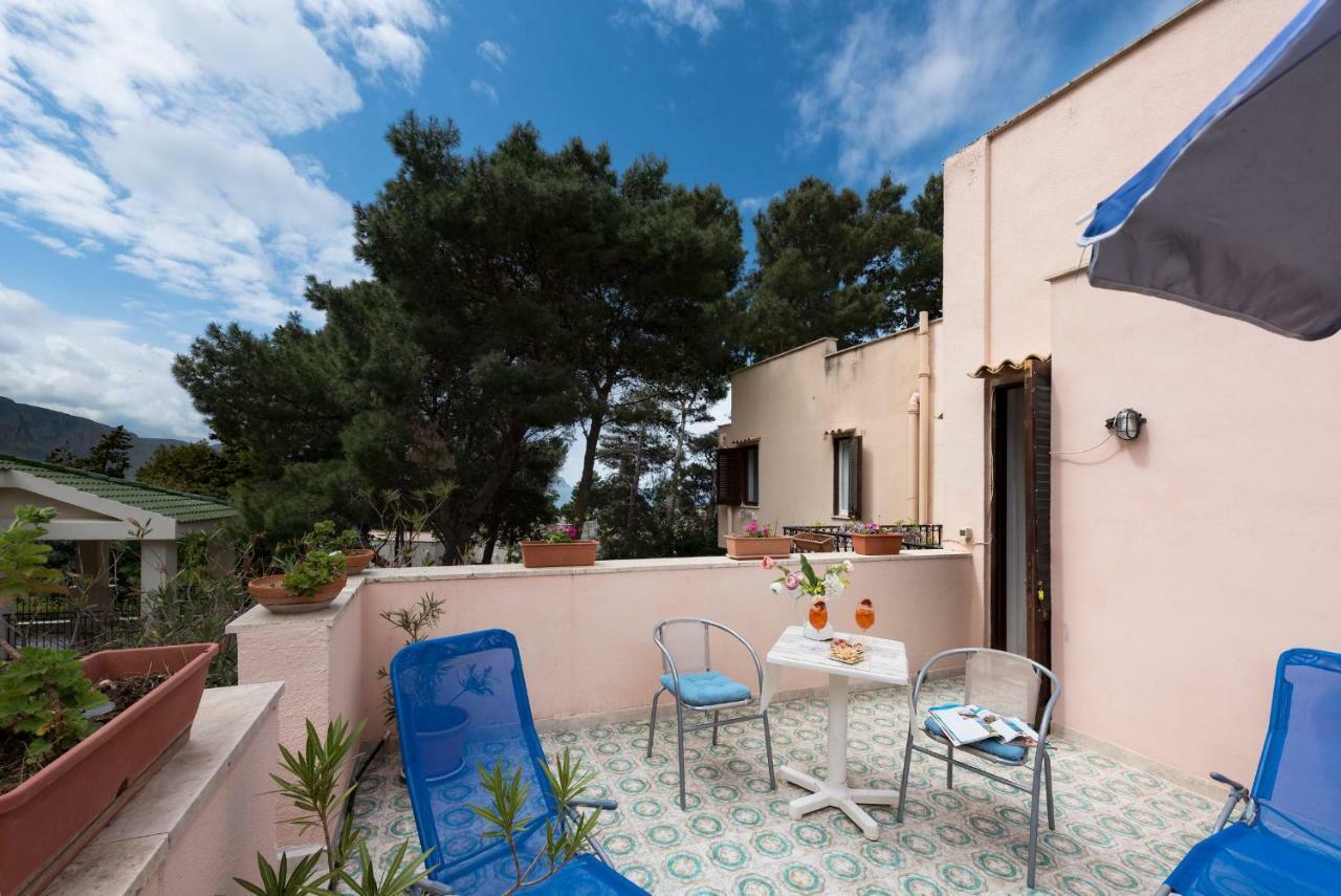 B&B Villa Il Carrubo 산비토로카포 외부 사진